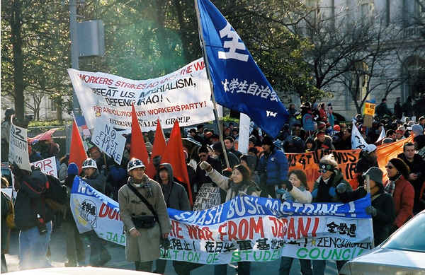 ZENGAKUREN marches with flags and banners, arm in arm with US people. (Jan. 18)
